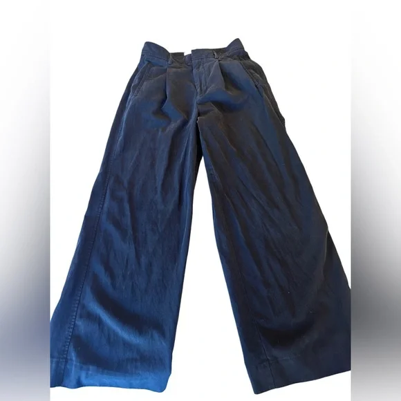 Everlane The Draper Pleated Pant in Buttersmooth Black - Picture 4 of 6